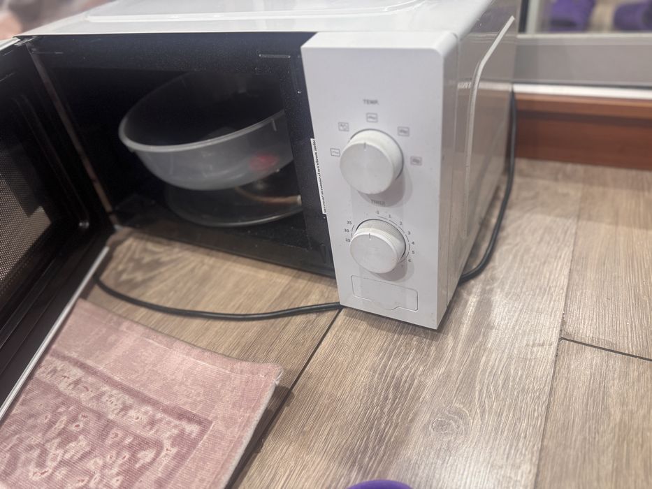 Продам микроволновую печь Hisense