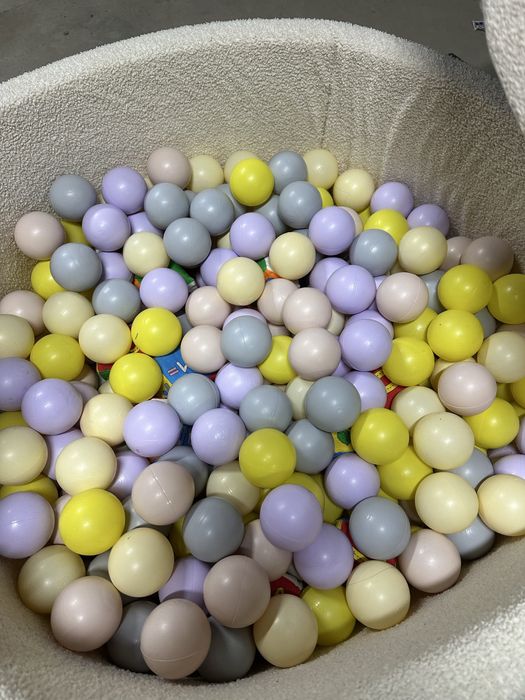 Сухой бассейн с шариками