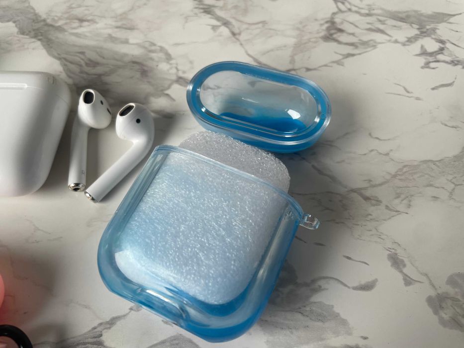 Оригинални Apple AirPods 2 (почистени) + 3 Кейса (2 светещи в тъмното)
