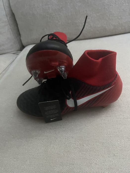 Бутонки Nike Magista