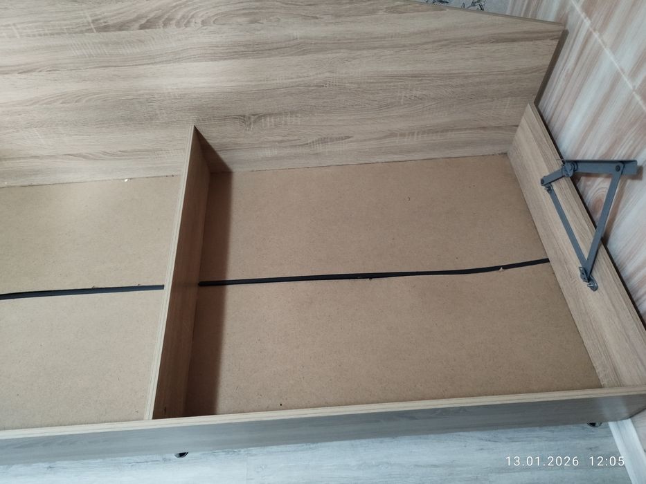 Легло и матрак с повдигащ механизъм