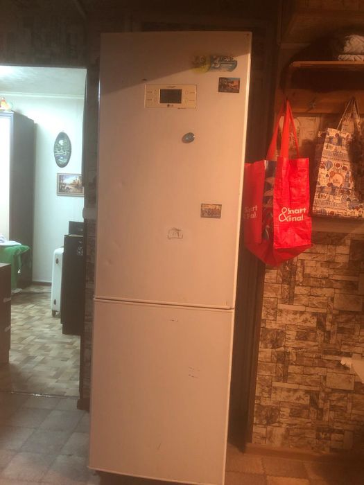 Холодильник LG..