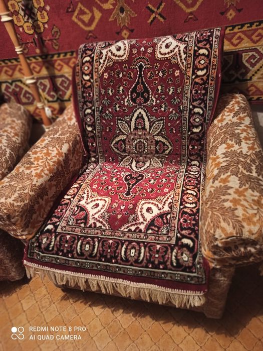 Торшер и кресла.