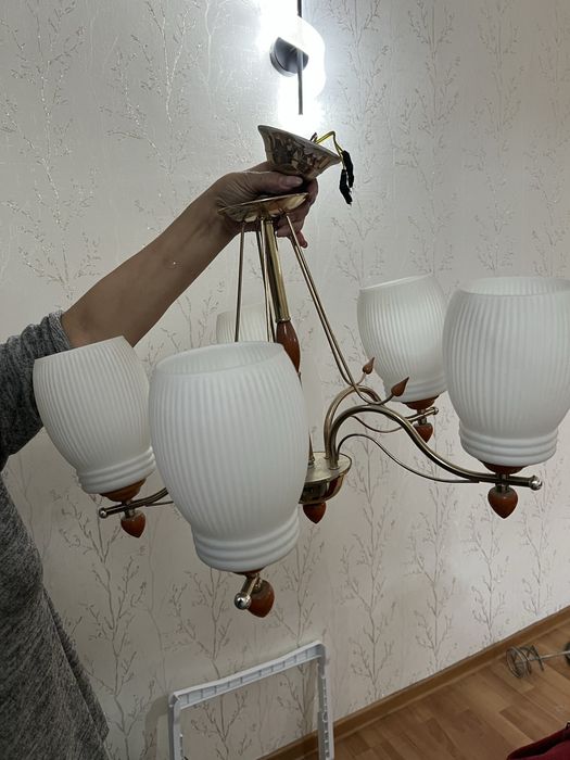 продам люстры несколько
