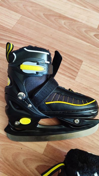 Новые коньки размер 30-34 регулируется