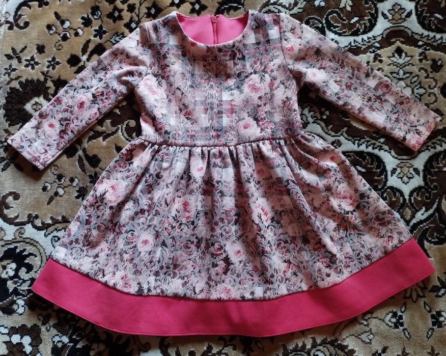 Продам платье р 104 на 3-5 лет