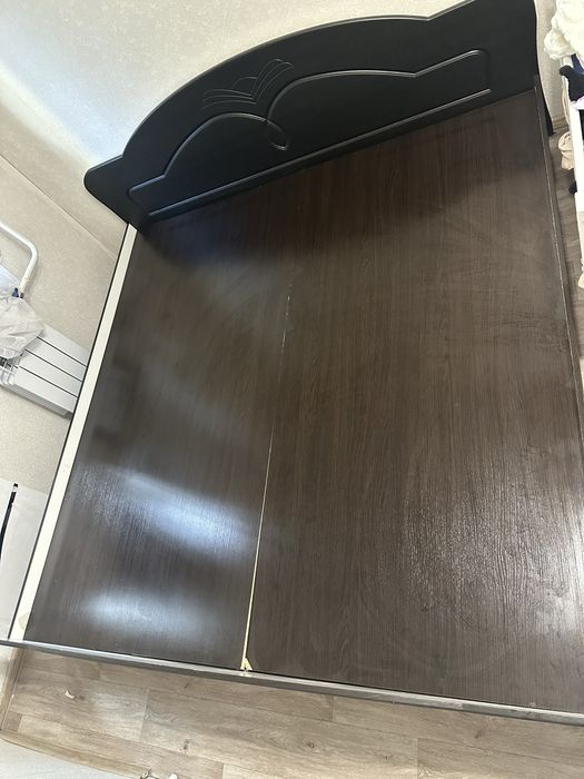 Продам двухспальную кровать