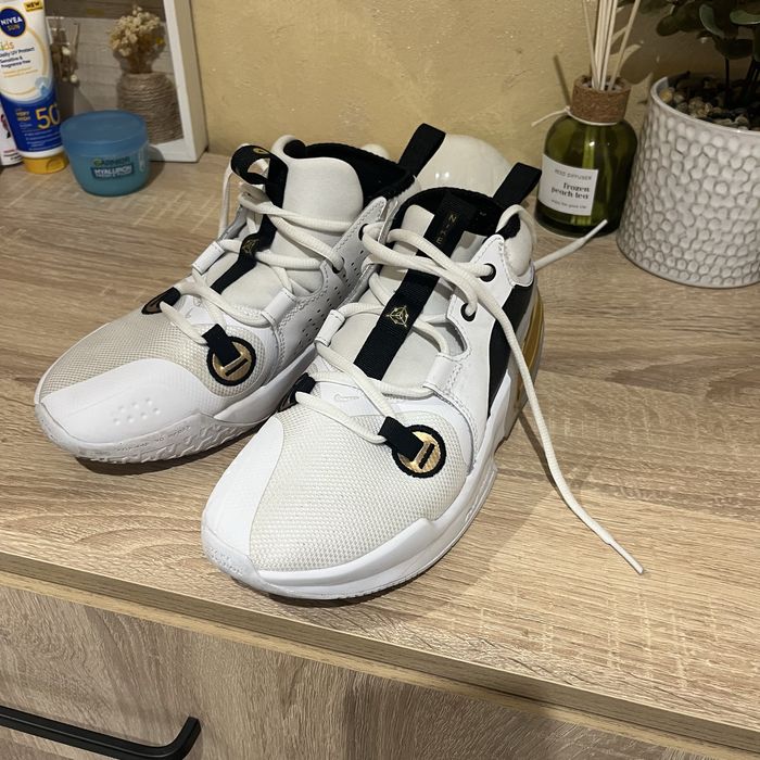 Баскетболни маратонки NIKE
