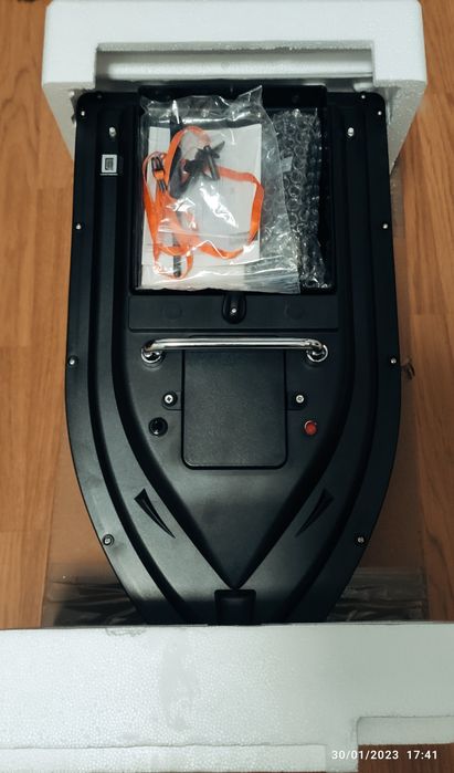 Лодка за захранка с автопилот 500м.обхват 5200mA батерия