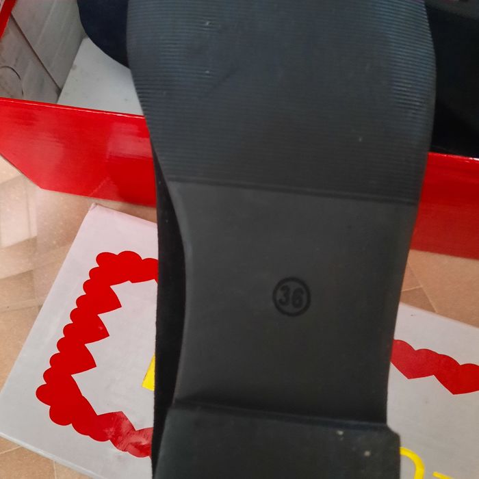 Продам туфли новые