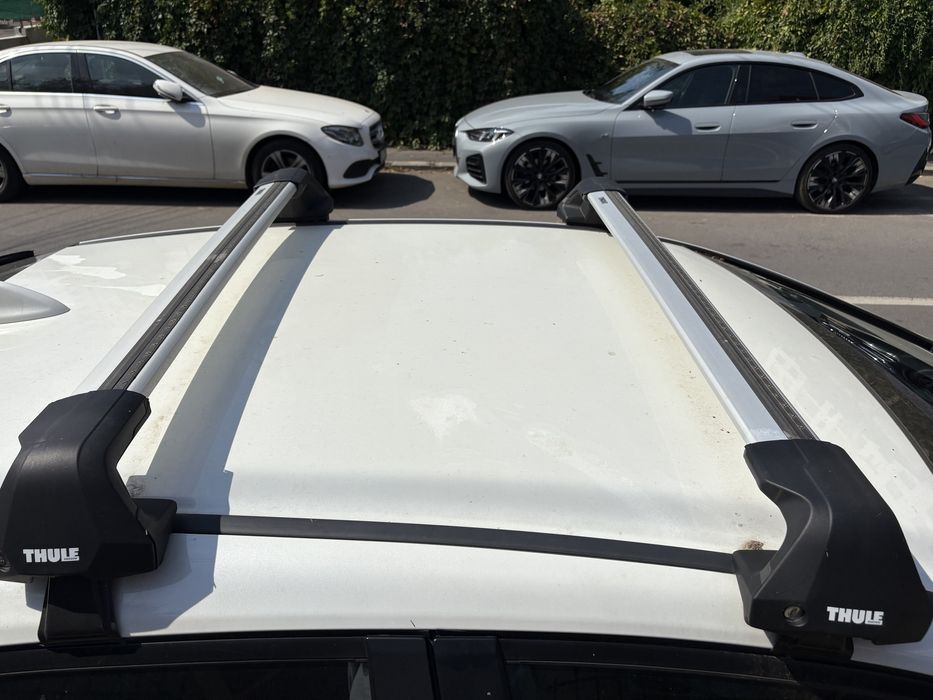 Vand portbagaj Thule XT M Black cu bare si suport garaj