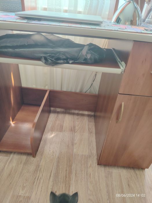 Продам компьютерный стол