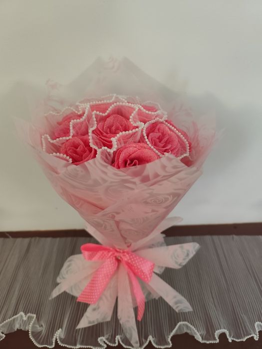 Aranjamente florale din satin