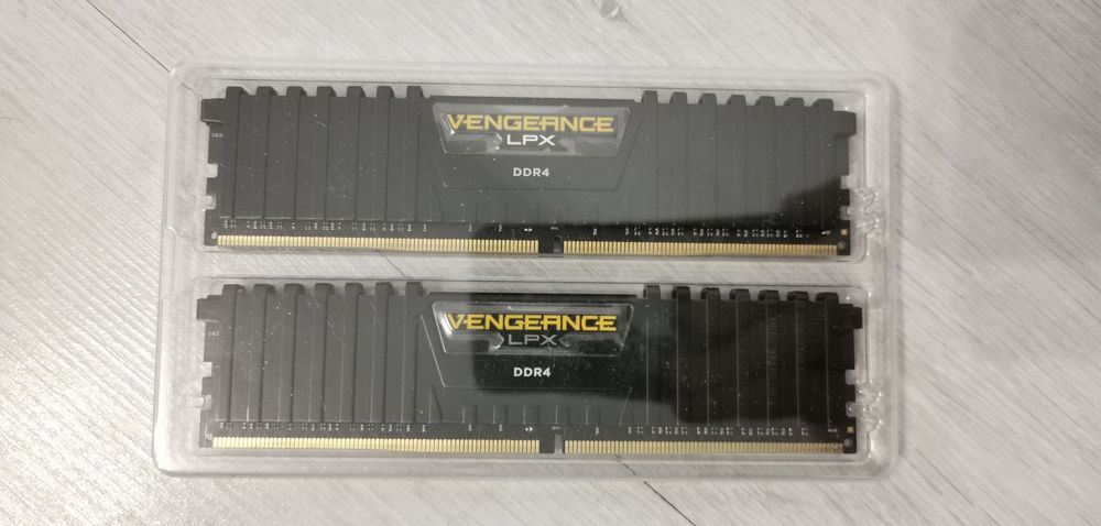 RAM памет DDR4 Corsair Vengeance 2x4GB 3733 MHz 17-19-19-39 latency