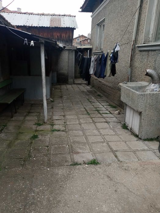 Продава се къща в гр. Кубрат ,община Разград, ул. "Пирин" 14 .