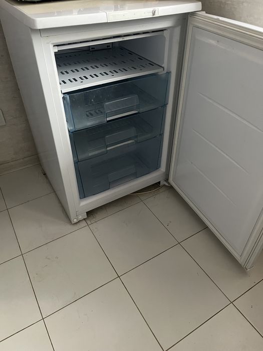 На запчасти морозильник