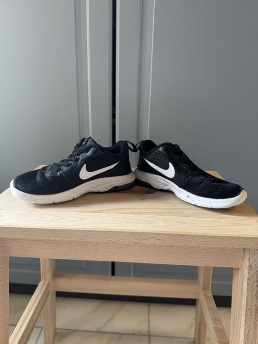 Adidasi fara siret Nike marimea 27