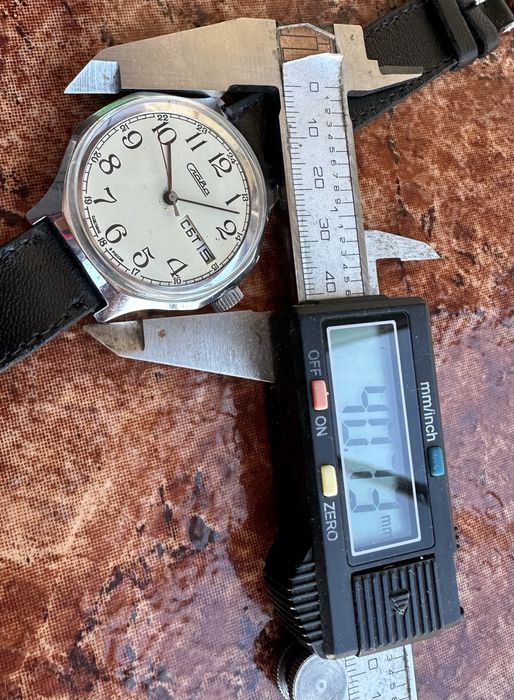 Руски механичен рьчен часовник Слава,с два датника,92-7 години