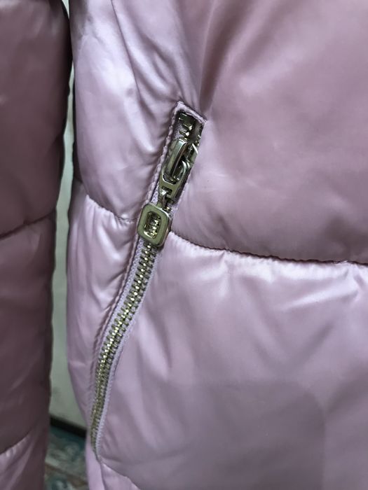 Продам пуховик на девочку подростка.