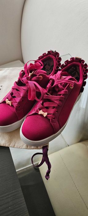 Нови сникърси в розово размер 35 Ted Baker