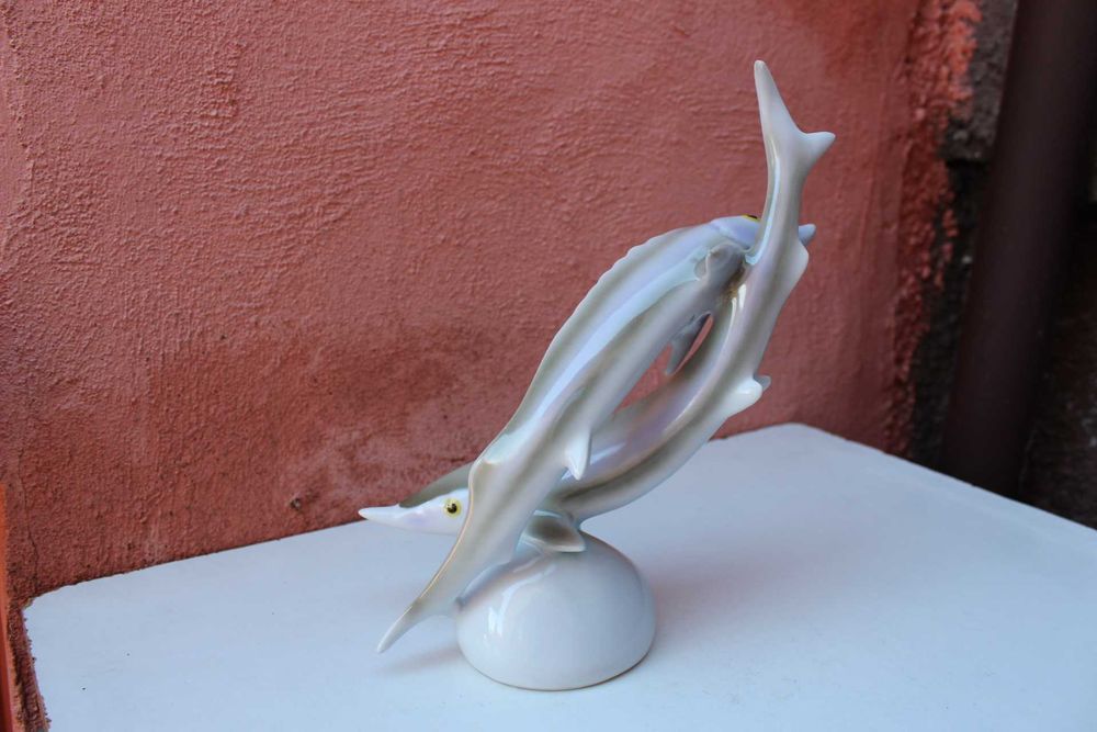 Figurina portelan HOLLOHAZA, Ungaria, 2 sturioni / pesti