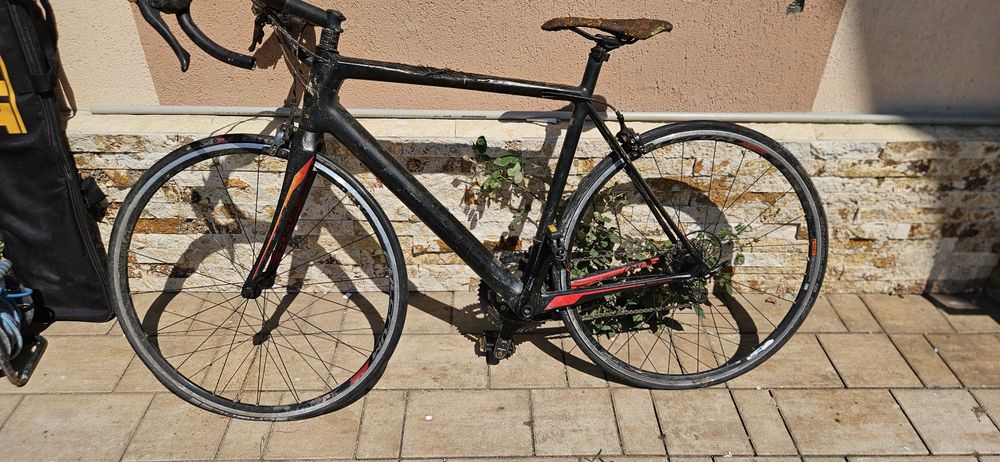 Carote Bicicleta Carbon Focus Defecta  la Cadru Pergola