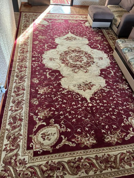 Продам турецкий,шелковый ковер