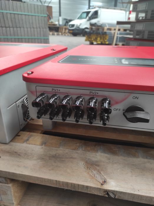 Соларнu инверторu Huawei Sun2000-60KTL-M0, Goodwe GW25K-DT и GW50KS-MT