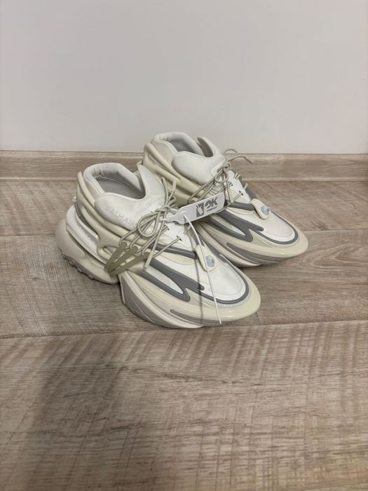 Balmain unicorn triple white