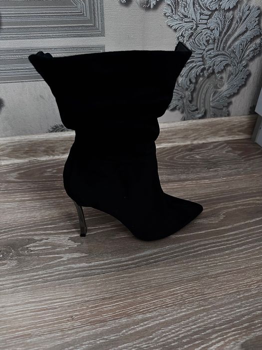 Продам сапожки замш