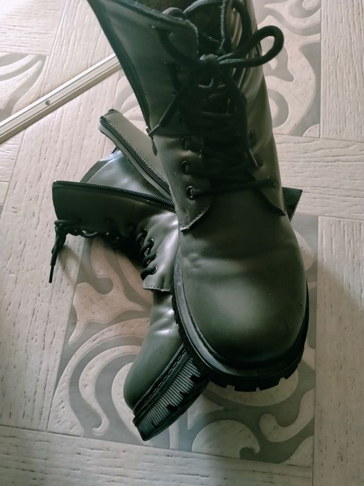 Продам женские зимние ботинки