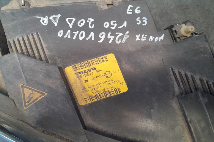 Far dreapta cu Xenon 3069890RH 3069890RH Volvo V50 prima generatie