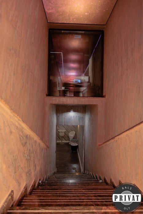 Vand cladire  sau inchiriez spatiii