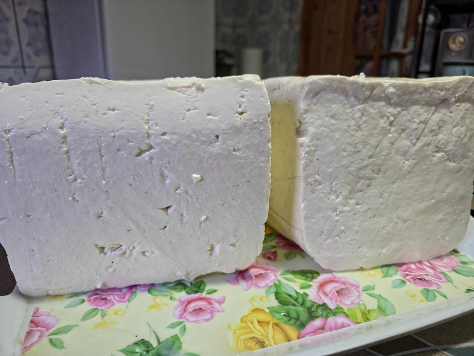 Vând brânză de vacă