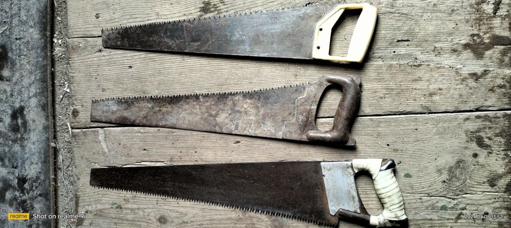 Ножовки. Молотки. Ведра.