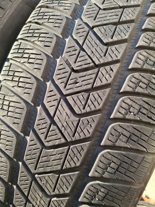 4 Anvelope de iarnă 235 60 r18 Pirelli