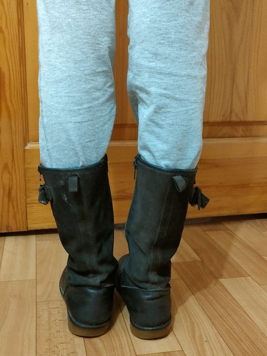 Продаю детские ботинки