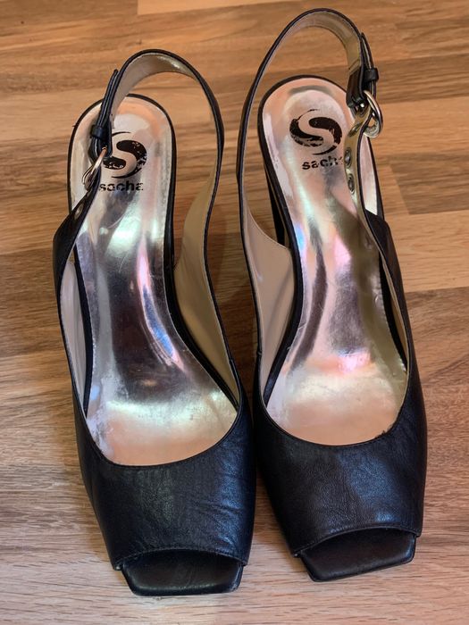 Кафеви ботуши 39р-черниСандали 39 р-35 лв