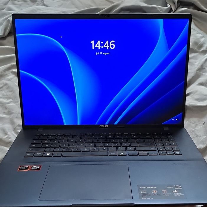 Laptop asus vivobook 18 ryzen7