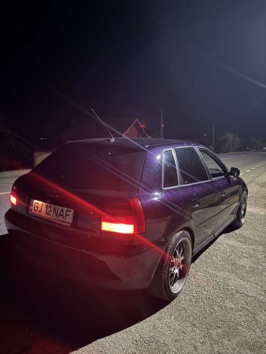 Vând Audi A3 8l