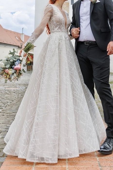 Rochie de mireasă de vânzare – Eleganță și rafinament