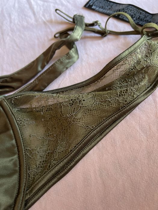 Чисто нов сатене сутиен на марката Zara