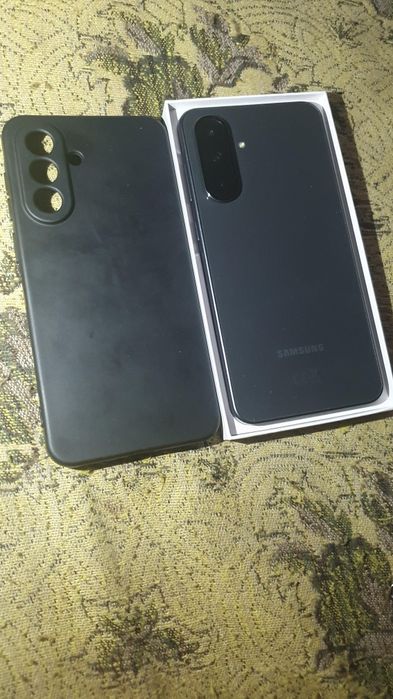 !!  СПЕШНО !! Продавам като нов Samsung galaxy A36 5G+ кейс и power bank
