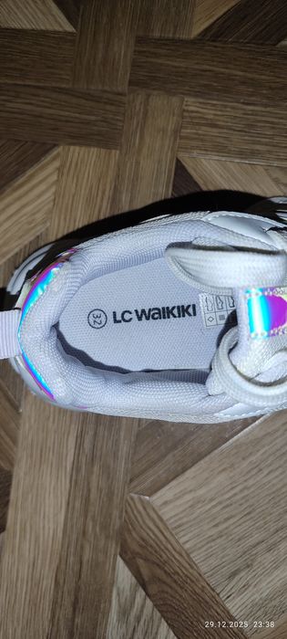 Кроссовки Waikiki 32 размер