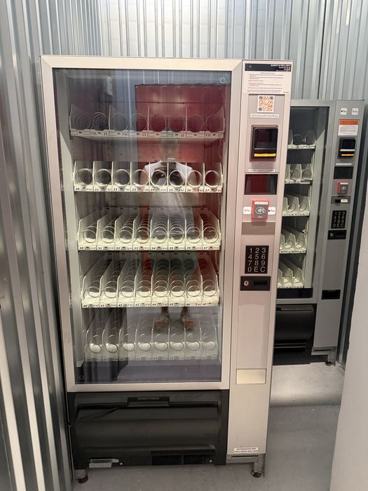 Aparate Vending de Bauturi si Snacks