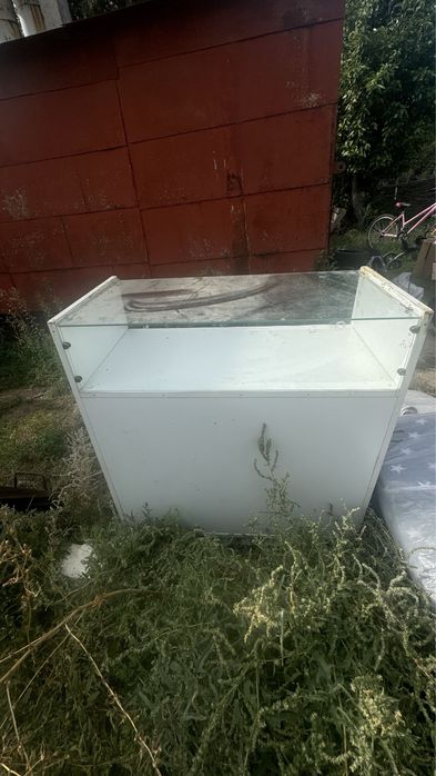 Продам Витрины стеклянные