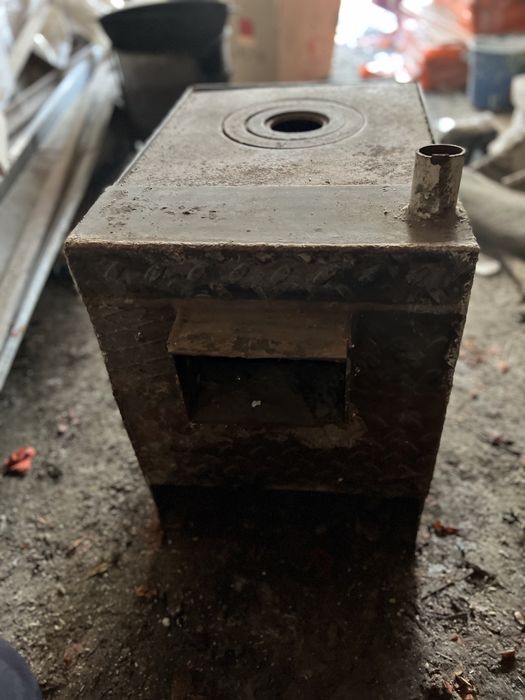 Кол жетымды багада Пеш сатылады