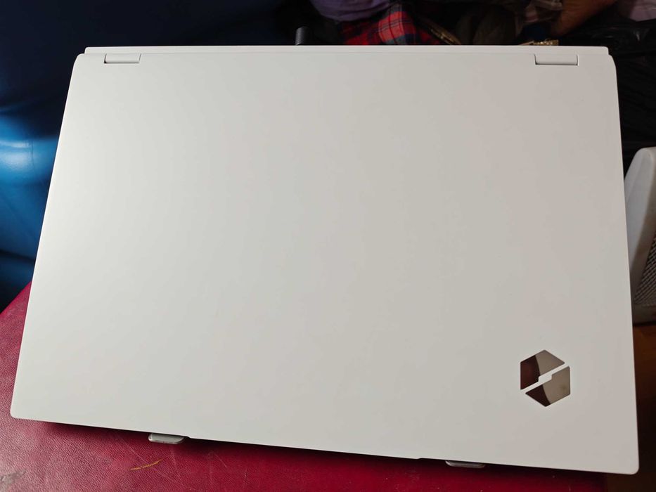 RTX5070TI 12gb, RYZEN 9 8945hx, 32gb ddr5, 3tb ssd