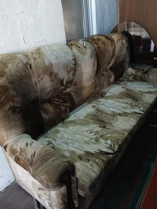 Диван и кресла два