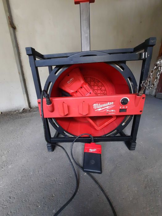 Millwaukee M18 машина с гъвкав вал за почистване на тръби и канали